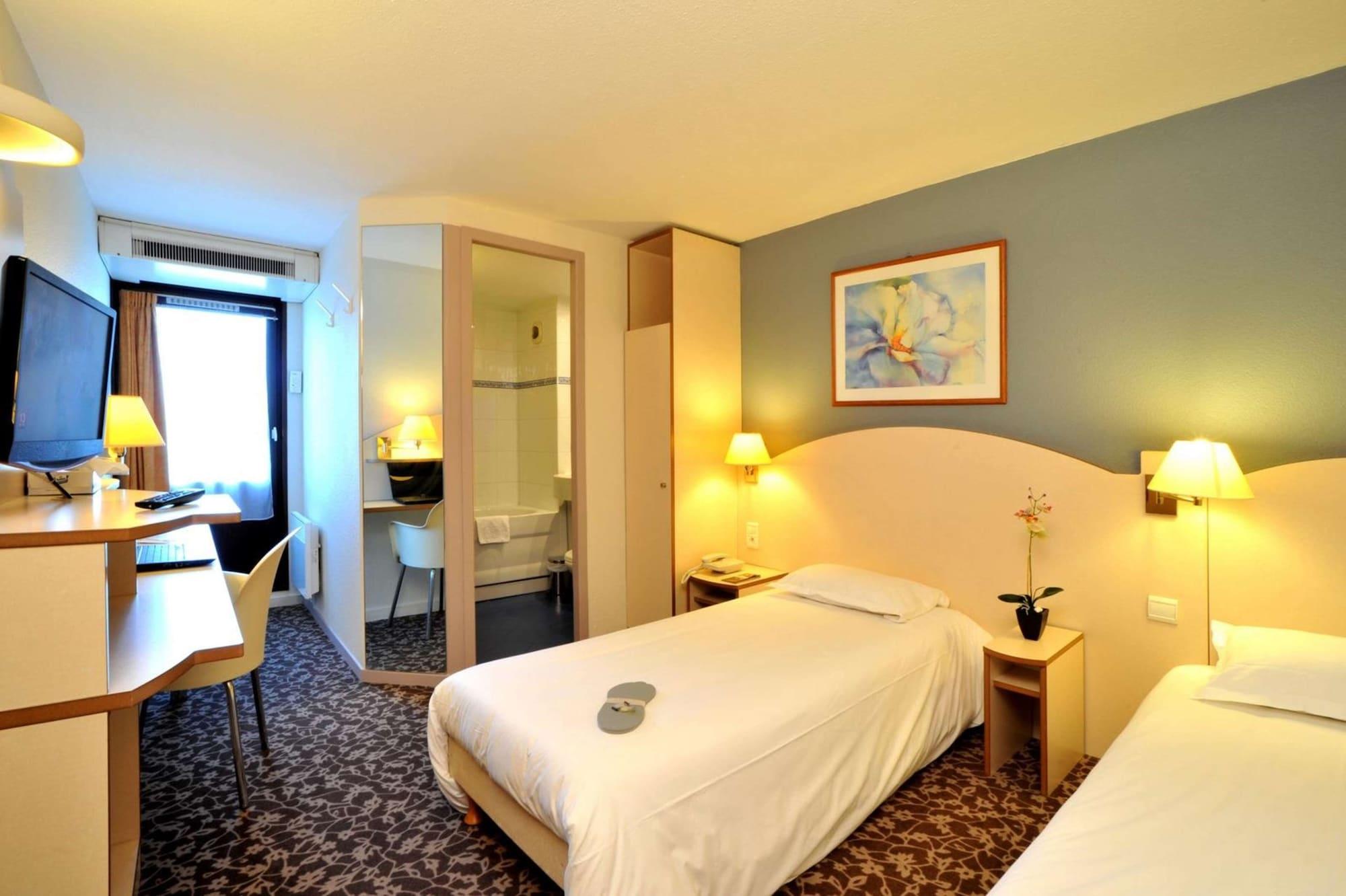 Kyriad Annecy Cran-Gévrier Exteriör bild